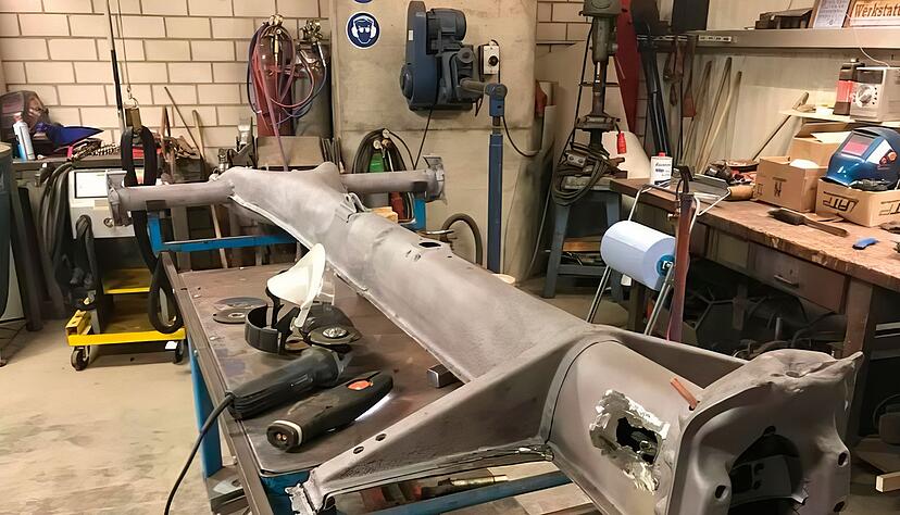 Mehr als das Fahrgestell war von dem wohl ältesten VW Käfer nicht mehr übrig. Mehr als das Fahrgestell war von dem wohl ältesten VW Käfer nicht mehr übrig.