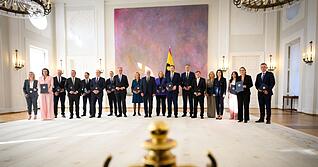 Erst erfolgte die Ernennung der Ministerinnen und Minister im Schloss Bellevue, dann ging es zum Amtseid in den Bundestag.