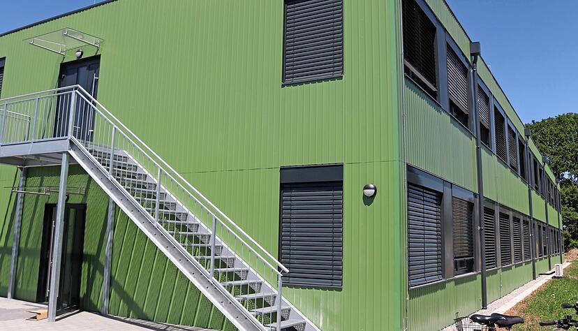 Das Geb&auml;ude in der Kupferzeller Schlo&szlig;stra&szlig;e wurde in den vergangenen 15 Monaten errichtet und beherbergt seit 1. Juli das Landwirtschafts- und Veterin&auml;ramt des Hohenlohekreises.
Fotos: Ralf Reichert