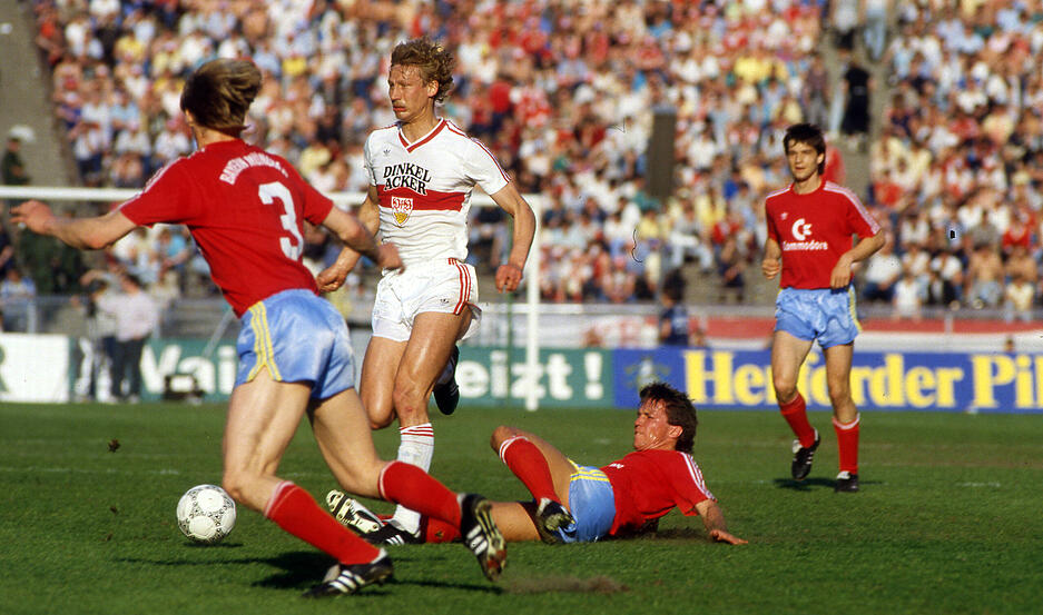 Am 3. Mai 1986 ging der VfB Stuttgart erstmals als Verlierer aus einem Pokalfinale. Gegen den FC Bayern München kassierte der VfB eine 2:5-Niederlage.