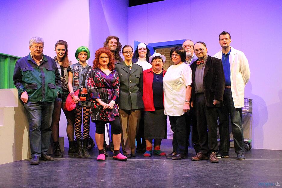 "Ab in den Container": Theater in Hollenbach |