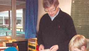 Michael Bast stellt der Kleingruppe knifflige Aufgabe.Foto: Beheim-Schule Michael Bast stellt der Kleingruppe knifflige Aufgabe.Foto: Beheim-Schule