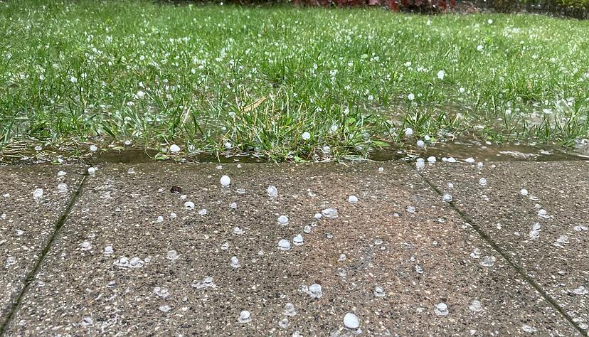 Größere Hagelkörner brachte ein Unwetter am Sonntagnachmittag über Heilbronn.