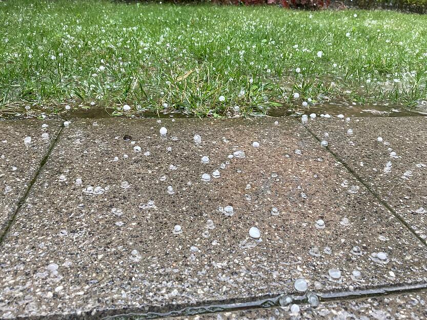 Größere Hagelkörner brachte ein Unwetter am Sonntagnachmittag über Heilbronn.