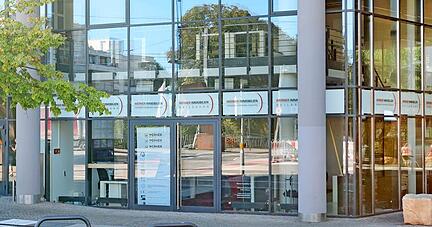 Die Maklergruppe Werner Immobilien im Neckarturm in der Heilbronner Bahnhofstraße verlässt den Standort und zieht Ende Oktober in den Zukunftspark um. 
Foto: Ralf Seidel Die Maklergruppe Werner Immobilien im Neckarturm in der Heilbronner Bahnhofstraße verlässt den Standort und zieht Ende Oktober in den Zukunftspark um. 
Foto: Ralf Seidel