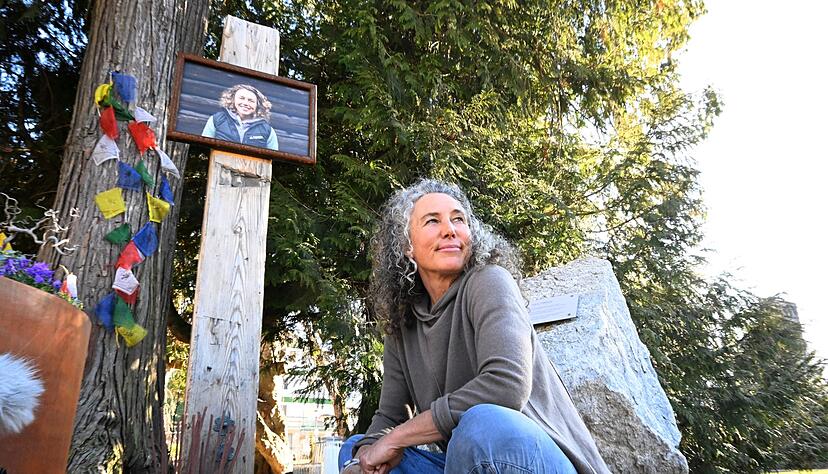 Laura Dahlmeiers Mutter hat mit Angeh&ouml;rigen den Gedenkort im Park gestaltet.