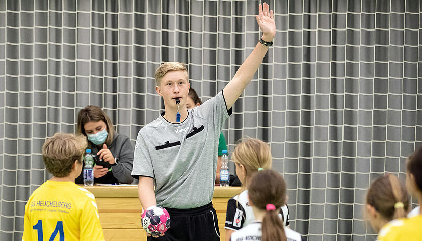 Benjamin Steinle pfiff am Samstag beim Kinder-Spieltag in Flein.

Foto: Andreas Veigel