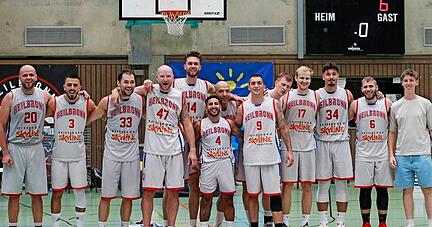 So sehen Sieger aus: Die Spieler der TSG Heilbronn Reds freuten sich nach ihrem 73:68-Erfolg gegen den USC Freiburg über den Turniersieg.
Fotos: Herbert Schmerbeck