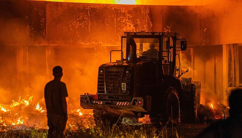 Das Parlamentsgeb&auml;ude wurde fast v&ouml;llig zerst&ouml;rt.