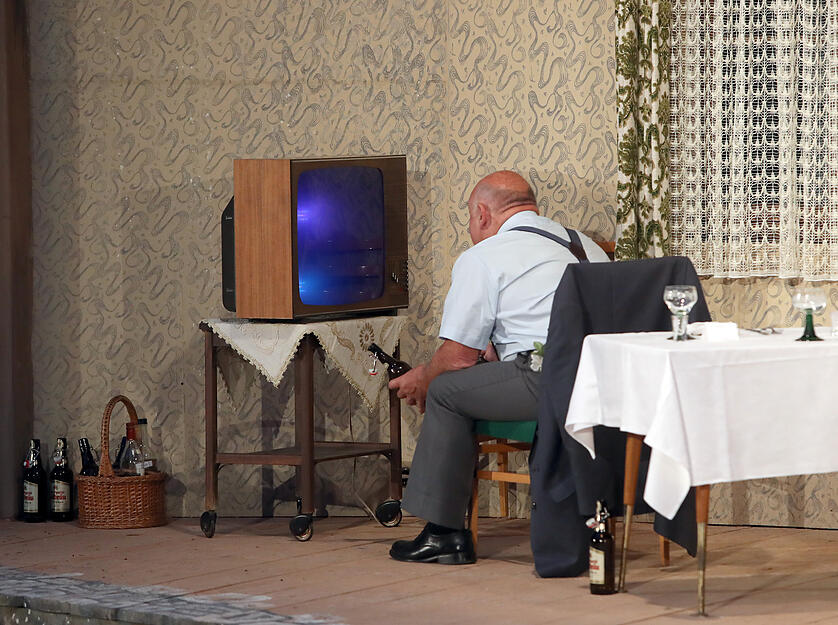 Premiere von "s'Konfirmandefescht" bei den Freilichtspielen Neuenstadt