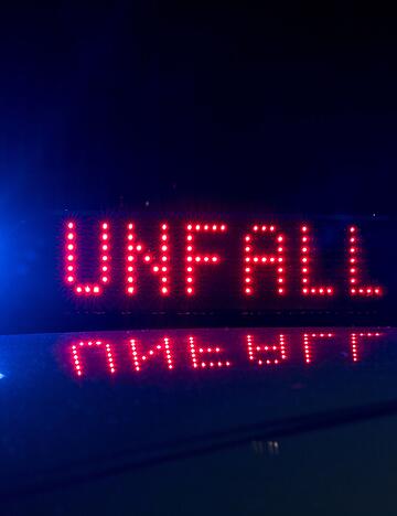 Ein Unfall - hoffentlich nur ein Blechschaden: Aber auch der kann im Nachgang zu Streitigkeiten &uuml;ber die Haftung f&uuml;hren.