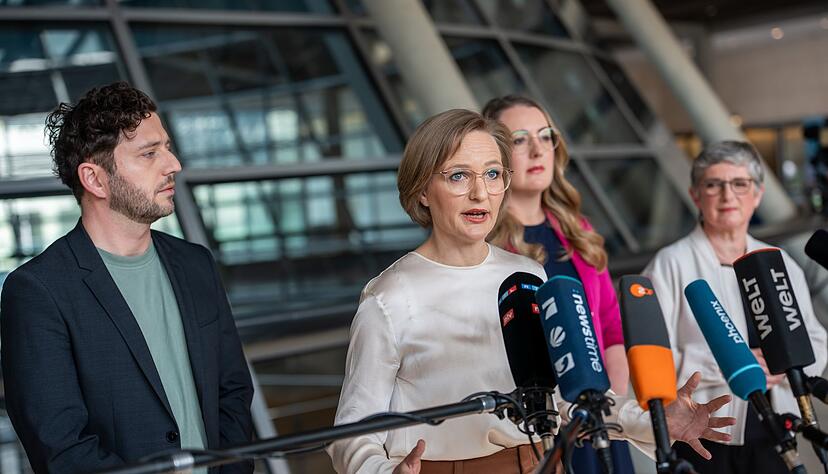 Die Gr&uuml;nen machen Druck auf Union und SPD.