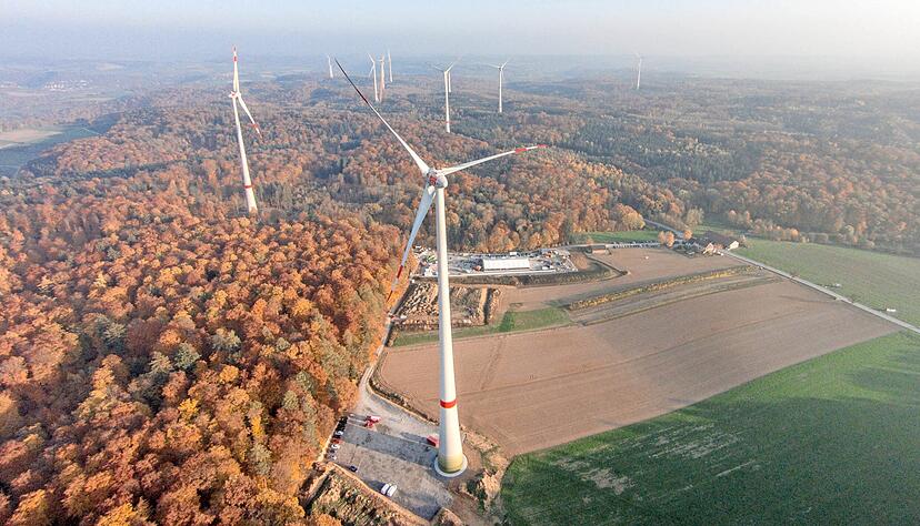 In Sachen Windenergie vorangeprescht: Der Windpark Hardthäuser Wald ist bereits 2015 in Betrieb gegangen. 1,8 Prozent der Fläche sollen landesweit mit Windanlagen bestückt werden. In Sachen Windenergie vorangeprescht: Der Windpark Hardthäuser Wald ist bereits 2015 in Betrieb gegangen. 1,8 Prozent der Fläche sollen landesweit mit Windanlagen bestückt werden.
