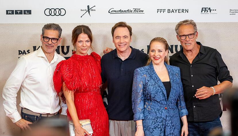 Neben dem altbekannten Trio Michael Bully Herbig, Christian Tramitz und Rick Kavanian spielen dieses Mal auch Jessica Schwarz und Jasmin Schwiers mit. Neben dem altbekannten Trio Michael Bully Herbig, Christian Tramitz und Rick Kavanian spielen dieses Mal auch Jessica Schwarz und Jasmin Schwiers mit.