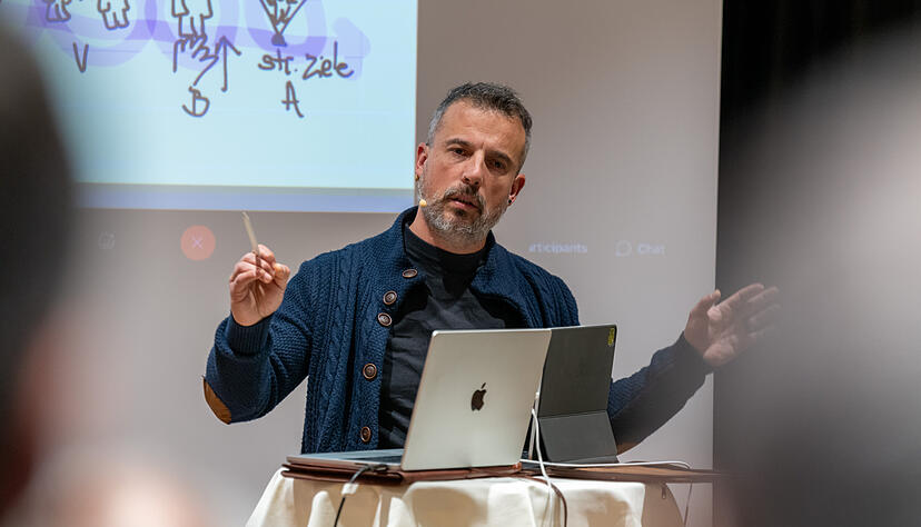 Javier Villalba-Diez ist Professor an der Hochschule Heilbronn. Javier Villalba-Diez ist Professor an der Hochschule Heilbronn.