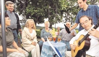 &quot;Wir fühlen uns wie in einer großen Familie. Da sind sofort Urlaubsgefühle da.&quot;
          Dieter Fromm