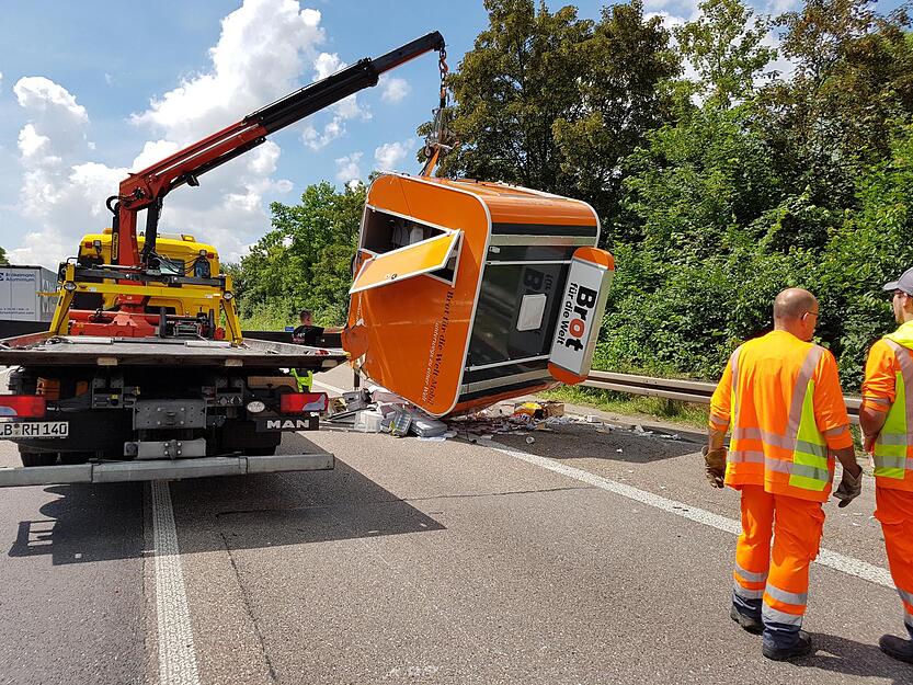Unfall auf der A81 beim Parkplatz K&auml;lbling | 20.06.