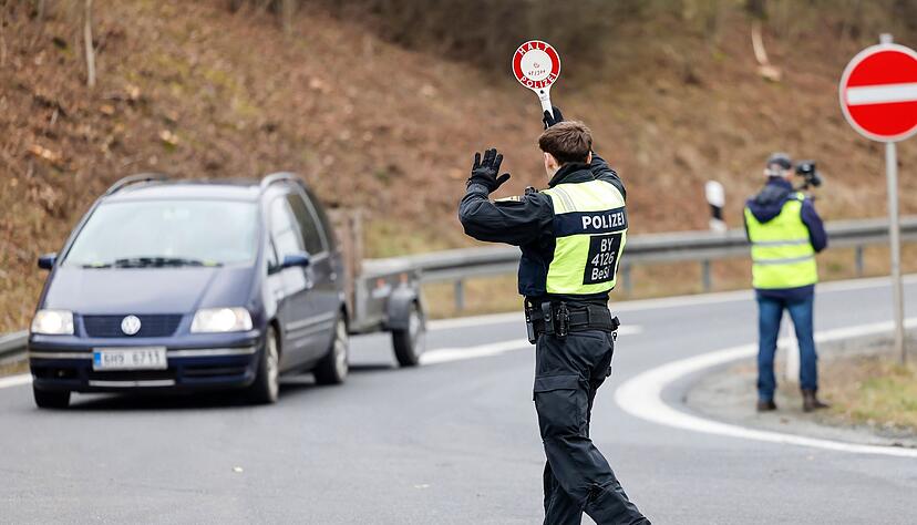 Seit September gibt es station&auml;re Kontrollen an allen deutschen Landgrenzen. (Archivbild)