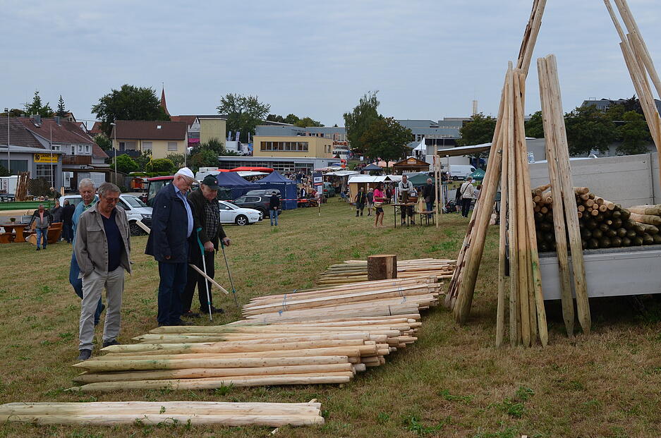 Ob Stickel, Bretter, Kisten oder Rechen - seit über 500 Jahren gibt es beim Holzmarkt in Ilsfeld alles, was aus Holz gemacht ist und vieles mehr.