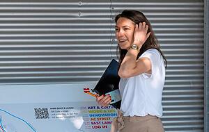 &bdquo;Walk and Talk&ldquo;: Mitarbeiter sind eingeladen, Gespr&auml;che bei einem Spaziergang &uuml;ber den W&uuml;rth-Campus zu f&uuml;hren.