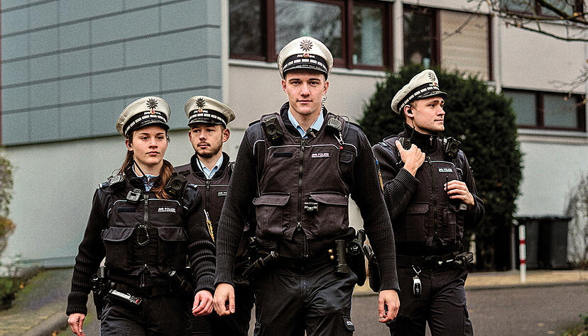 Unter den Kollegen herrscht laut Lochner meist ein enger Zusammenhalt – gemeinsam meistert man auch mal brenzlige Situationen. Unter den Kollegen herrscht laut Lochner meist ein enger Zusammenhalt – gemeinsam meistert man auch mal brenzlige Situationen.