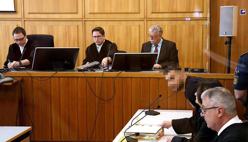 Der sogenannte Wollhaus-Raser von Heilbronn klagt gegen seine Ausweisung aus Deutschland. Die Verhandlung findet vor dem Stuttgarter Verwaltungsgericht statt.