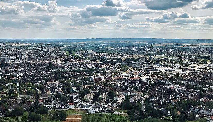 Blick vom Wartberg über die Stadt und das Umland.