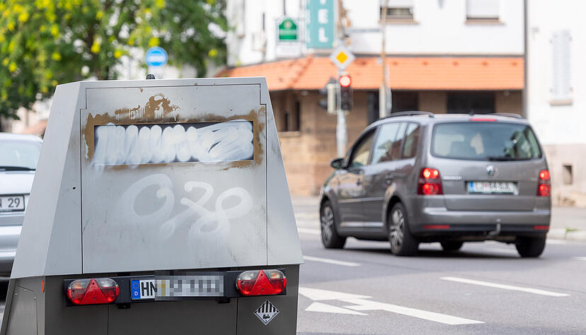 Der mobile Blitzer wurde in der Urbanstraße in Heilbronn beschmiert.