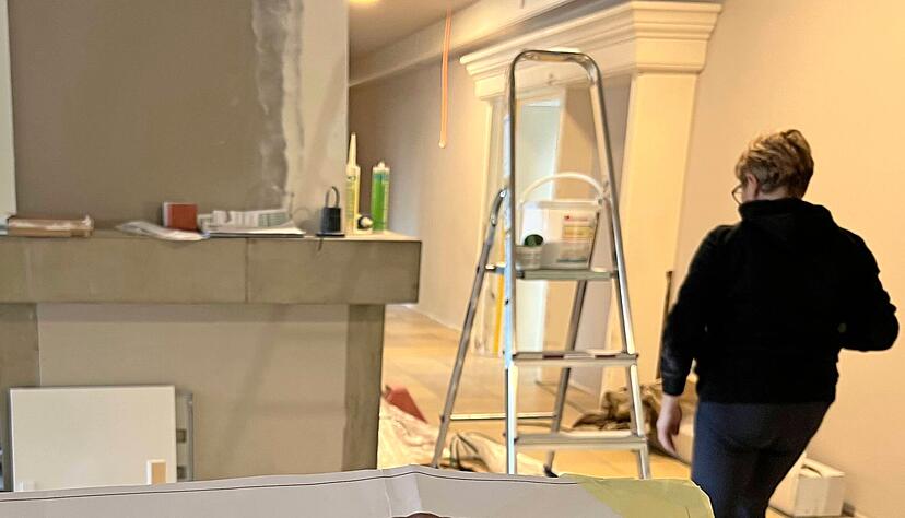 Kommende Woche werden die M&ouml;bel geliefert. Sie sorgen f&uuml;r Hotelcharakter.