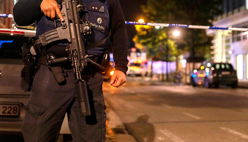 Nach den tödlichen Schüssen auf zwei Schweden in Brüssel haben die belgischen Behörden die höchste Terrorwarnstufe in der Hauptstadt ausgerufen. Nach den tödlichen Schüssen auf zwei Schweden in Brüssel haben die belgischen Behörden die höchste Terrorwarnstufe in der Hauptstadt ausgerufen.
