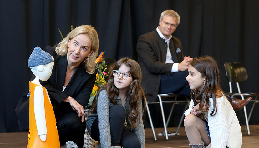 Kinder sollen mit dem Roboter interagieren und ihre Sprachkenntnisse im Dialog verbessern.