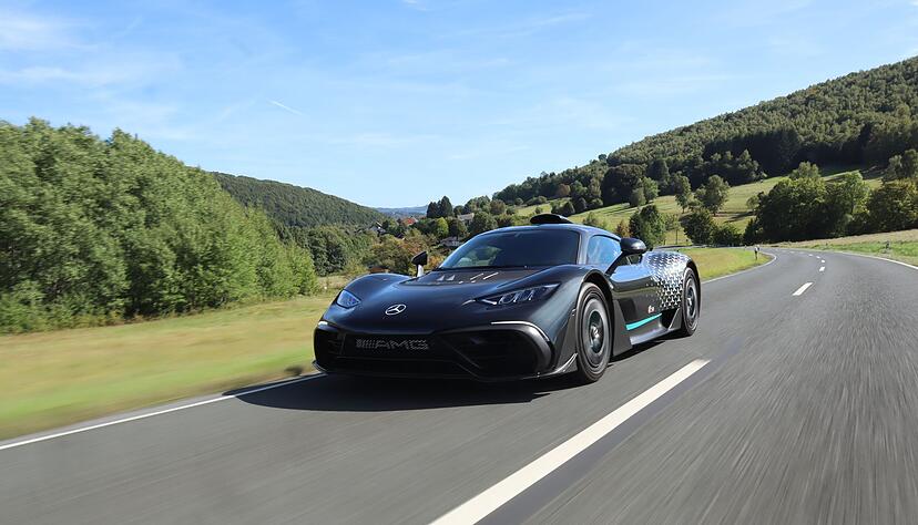 Racing in the Streets: Gut, Fahrzeuge wie der AMG One gehören in Sammlungen oder auf die Rennstrecke - doch auch eine gepflegte Ausfahrt auf der Landstraße ist spaßig. Racing in the Streets: Gut, Fahrzeuge wie der AMG One gehören in Sammlungen oder auf die Rennstrecke - doch auch eine gepflegte Ausfahrt auf der Landstraße ist spaßig.