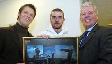 Frank Briegmann (l, mit S&auml;nger Justin Timberlake und Ex-BMG-Chef Thomas Stein)