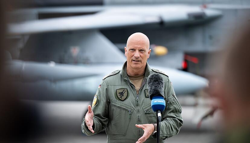 Luftwaffen-Inspekteur Ingo Gerhartz betont die  Bedeutung der militärischen Infrastruktur für die Verteidigung im westlichen Bündnis.