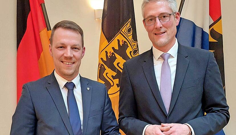 Bürgermeister Andreas Zaffran hatte Gemeindetagspräsident Steffen Jäger (rechts) als Festredner zum zwölften Salmenmahl eingeladen. Bürgermeister Andreas Zaffran hatte Gemeindetagspräsident Steffen Jäger (rechts) als Festredner zum zwölften Salmenmahl eingeladen.
