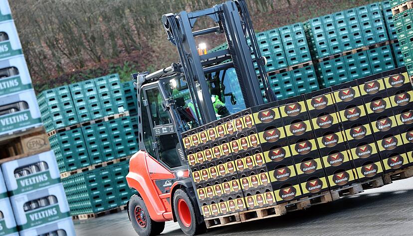 Veltins hat nach der &Uuml;bernahme der Marke mit der Produktion von Karamalz in der eigenen Brauerei im Sauerland begonnen.