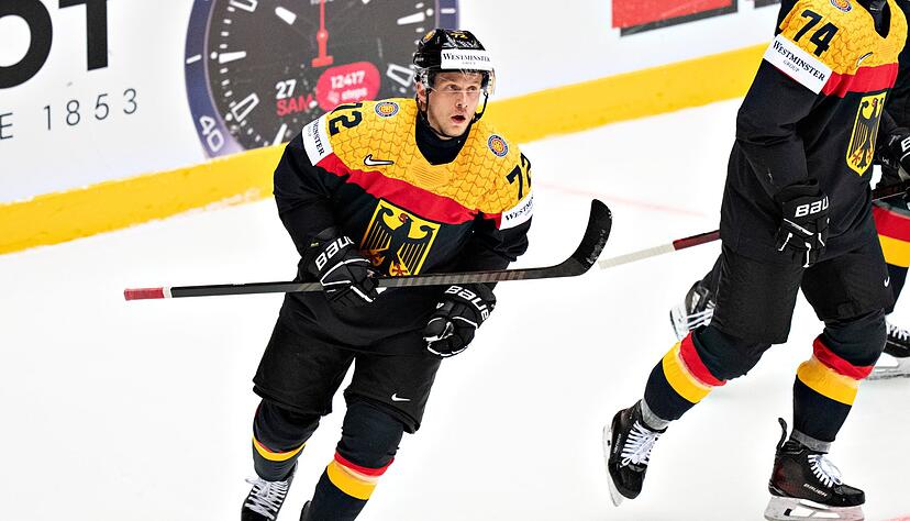 Dominik Kahun wunderte sich nach dem ersten deutschen Training in Mailand &uuml;ber die Ma&szlig;e der Eisfl&auml;che. (Archivbild)