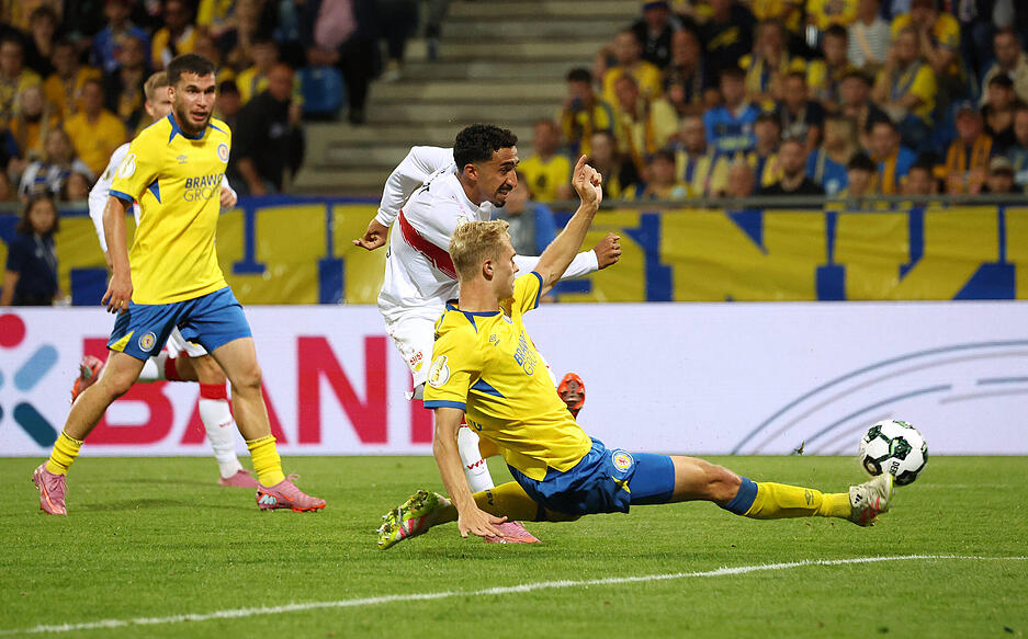 Tiago Tomas: Der Neuzugang des VfB Stuttgart war bissig in Zweikämpfen, lief viel und arbeitete auch nach hinten mit. Starkes Dribbling vor dem 4:3. Das Eigentor der Braunschweiger hat Tomas erzwungen. Note: 3