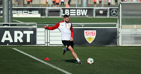 Der VfB Stuttgart kann in Mainz auf Jeff Chabot z&auml;hlen. Der Abwehrchef fehlte zuletzt verletzungsbedingt.