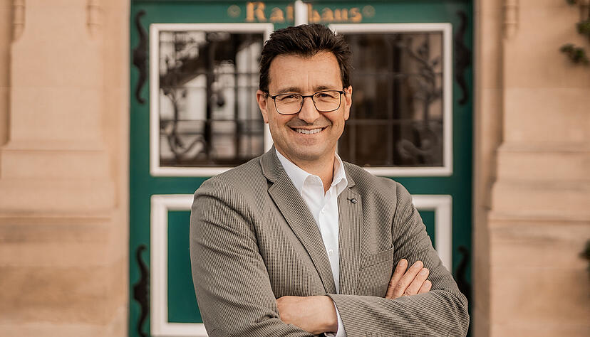 Bürgermeister Timo Wolf (52) heißt der alte und neue Bürgermeister von Gemmingen. An diesem Sonntag wurde er mit knapp 97 Prozent der Stimmen zum vieren Mal wiedergewählt.
