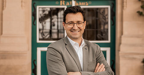 Bürgermeister Timo Wolf (52) heißt der alte und neue Bürgermeister von Gemmingen. An diesem Sonntag wurde er mit knapp 97 Prozent der Stimmen zum vieren Mal wiedergewählt.