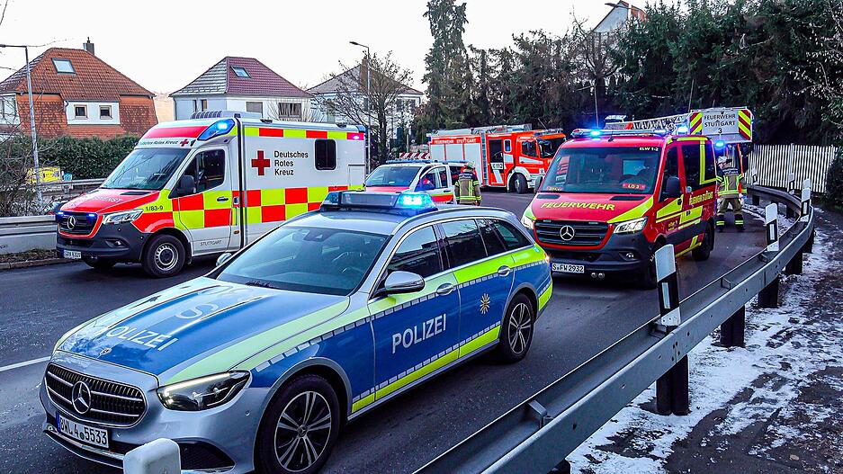 Die Rettungskräfte waren mit einem Großaufgebot an der Unfallstelle.