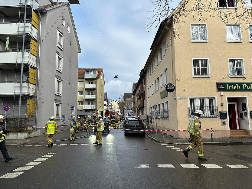 In der Heilbronner Lammgasse kommt es am Freitagmorgen zu einem Dachstuhl-Brand.