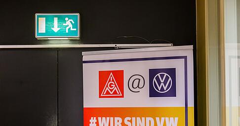VW und die Gewerkschaft IG Metall haben sich nach langen Verhandlungen im Tarifstreit einigen k&ouml;nnen.