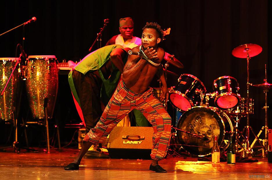 Jabula Africa-Circus in der Harmonie