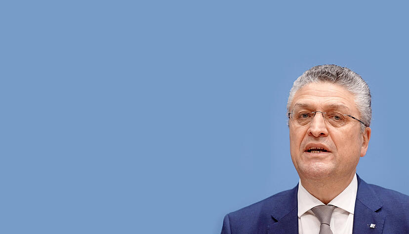 F&uuml;r gewohnt tritt Lothar Wieler sachlich auf und h&auml;lt sich mit Kritik an der Politik zur&uuml;ck. Bei dieser Pressekonferenz gemeinsam mit Jens Spahn sprach er Klartext. Foto: dpa