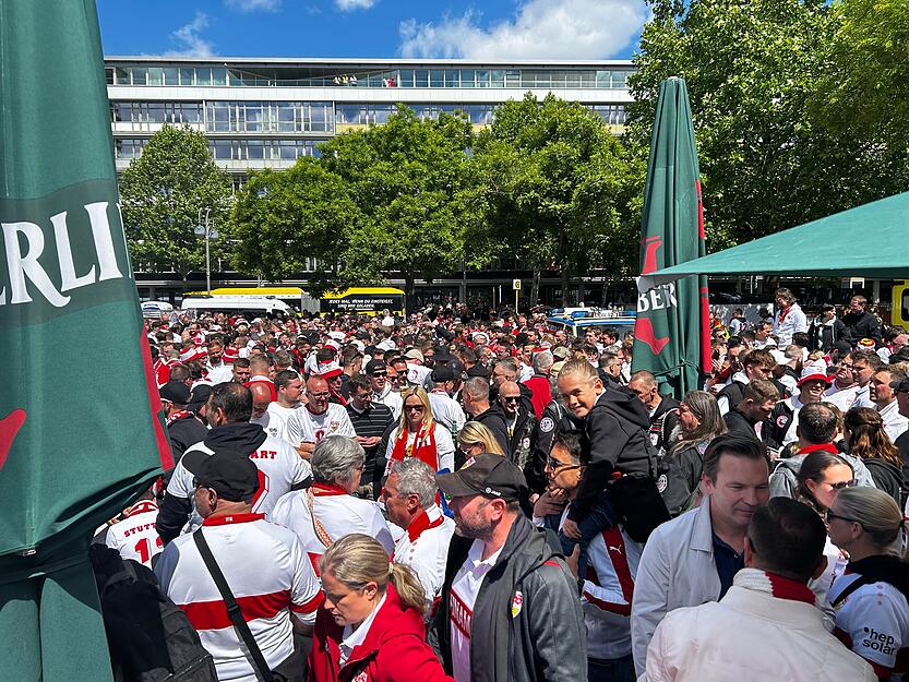 Anpfiff ist um 20 Uhr, dann wird es am Breitscheidplatz plötzlich leer sein.