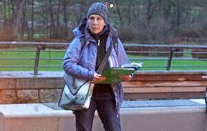 Naturführerin Petra Kuch berichtet über die Bräuche zur Jahresendzeit. Naturführerin Petra Kuch berichtet über die Bräuche zur Jahresendzeit.