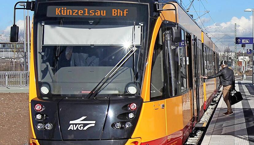 Es ist noch völlig unklar, ob die Stadtbahn S4 womöglich einmal von Heilbronn bis Künzelsau fährt. Es ist noch völlig unklar, ob die Stadtbahn S4 womöglich einmal von Heilbronn bis Künzelsau fährt.