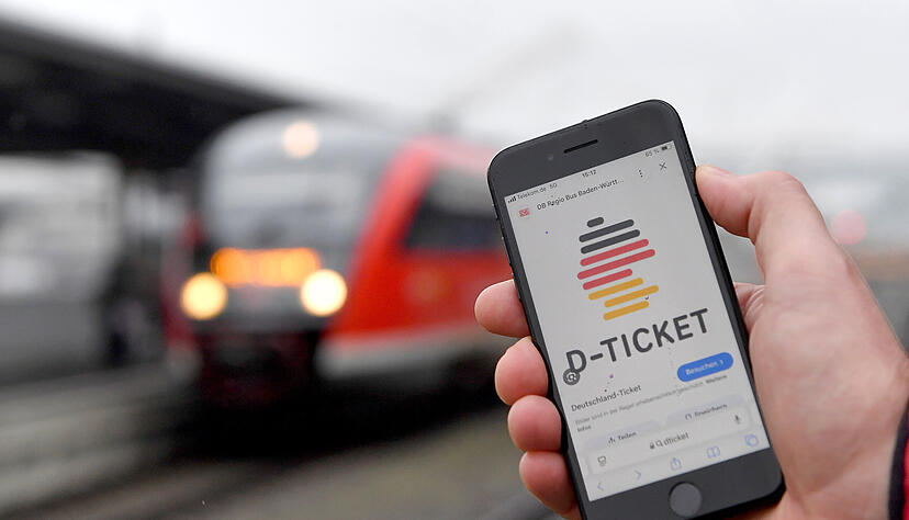 Deutschlandticket, hier am Hauptbahnhof Heilbronn: Nutzer zahlen von 2026 an mehr.